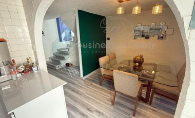 Hermosa Casa Totalmente Remodelada y Actualizada en Colinas del Lago