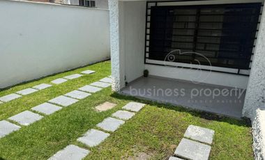 Hermosa Casa Totalmente Remodelada y Actualizada en Colinas del Lago