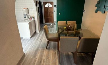 Hermosa Casa Totalmente Remodelada y Actualizada en Colinas del Lago