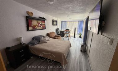 Hermosa Casa Totalmente Remodelada y Actualizada en Colinas del Lago