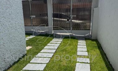 Hermosa Casa Totalmente Remodelada y Actualizada en Colinas del Lago