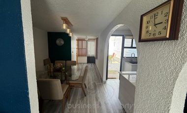 Hermosa Casa Totalmente Remodelada y Actualizada en Colinas del Lago