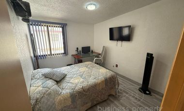 Hermosa Casa Totalmente Remodelada y Actualizada en Colinas del Lago