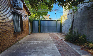Casa 3 Dormitorios con quincho y cochera | Av. Granaderos