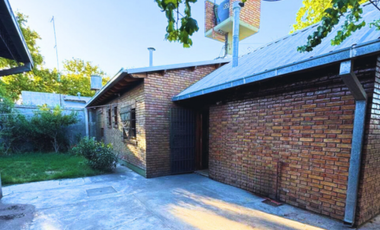 Casa 3 Dormitorios con quincho y cochera | Av. Granaderos