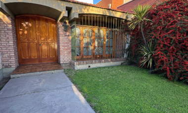 VENTA – CASA CÉNTRICA | AV. 9 DE JULIO