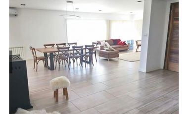 VENDO EN COUNTRY PUERTO DEL AGUILA CASA AMOBLADA DE DUATRO DORMITORIO