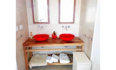 VENDO EN COUNTRY PUERTO DEL AGUILA CASA AMOBLADA DE DUATRO DORMITORIO
