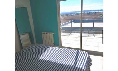 VENDO EN COUNTRY PUERTO DEL AGUILA CASA AMOBLADA DE DUATRO DORMITORIO