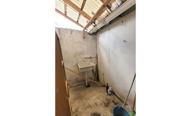 En block: Casa 3 amb. c/garage + Depto 2 amb. - Savio y 12 de Octubre