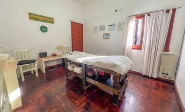 En block: Casa 3 amb. c/garage + Depto 2 amb. - Savio y 12 de Octubre