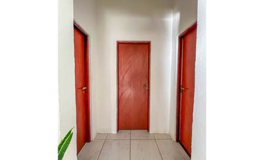 En block: Casa 3 amb. c/garage + Depto 2 amb. - Savio y 12 de Octubre