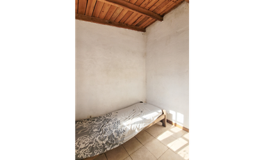 En block: Casa 3 amb. c/garage + Depto 2 amb. - Savio y 12 de Octubre