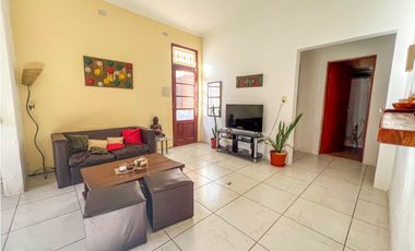 En block: Casa 3 amb. c/garage + Depto 2 amb. - Savio y 12 de Octubre