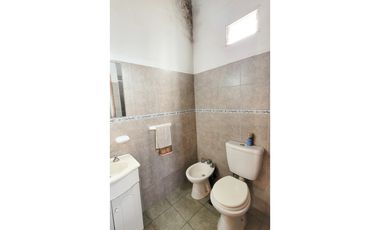 En block: Casa 3 amb. c/garage + Depto 2 amb. - Savio y 12 de Octubre