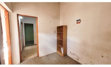 En block: Casa 3 amb. c/garage + Depto 2 amb. - Savio y 12 de Octubre