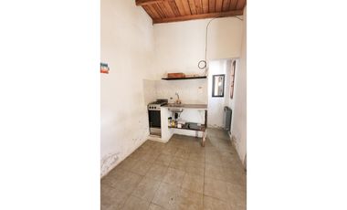 En block: Casa 3 amb. c/garage + Depto 2 amb. - Savio y 12 de Octubre