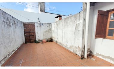 En block: Casa 3 amb. c/garage + Depto 2 amb. - Savio y 12 de Octubre