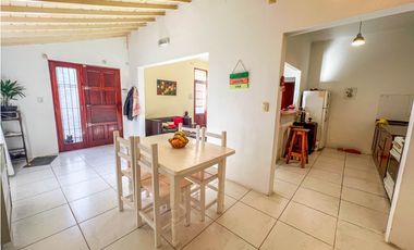 En block: Casa 3 amb. c/garage + Depto 2 amb. - Savio y 12 de Octubre