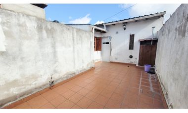 En block: Casa 3 amb. c/garage + Depto 2 amb. - Savio y 12 de Octubre