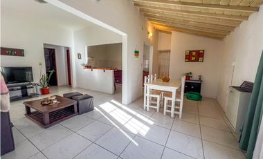 En block: Casa 3 amb. c/garage + Depto 2 amb. - Savio y 12 de Octubre