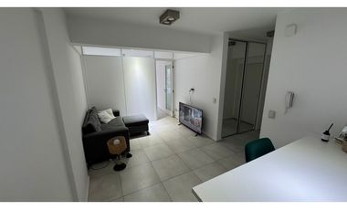 Alquiler de moderno monoambiente con balcon al frente en Saavedra