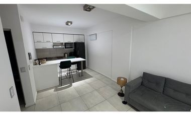 Alquiler de moderno monoambiente con balcon al frente en Saavedra
