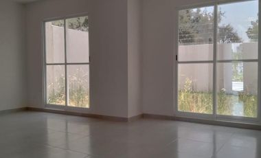 CASA EN RENTA CERCA DE TEC DE MONTERREY Y SIGLO XX1 ZINACANTEPEC