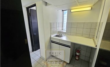 OFICINA AMOBLADA EN OBARRIO 88 m2