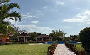 SAN CARLOS / QUEBRADAS DEL VALLE / 811M / AREA SOCIAL / PISCINA / AG