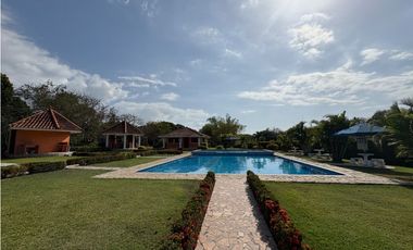 SAN CARLOS / QUEBRADAS DEL VALLE / 811M / AREA SOCIAL / PISCINA / AG