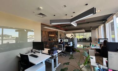 ESPECTACULAR LOCAL COMERCIAL  CON 3 ESTACIONAMIENTOS