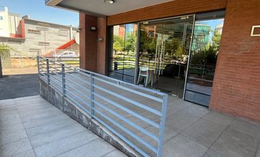 ESPECTACULAR LOCAL COMERCIAL  CON 3 ESTACIONAMIENTOS