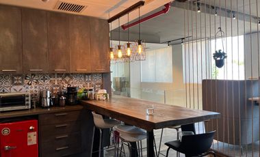 ESPECTACULAR LOCAL COMERCIAL  CON 3 ESTACIONAMIENTOS