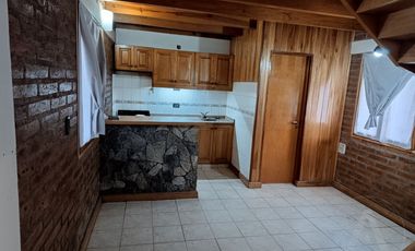 FINA PATAGONIA. Cabaña en alquiler permanente. Centro San Martin de los Andes.