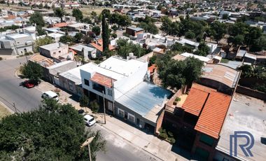 Casa en venta c/ cochera en Pacífico