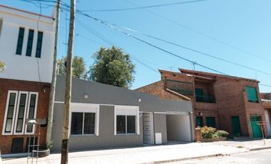 Casa en venta c/ cochera en Pacífico