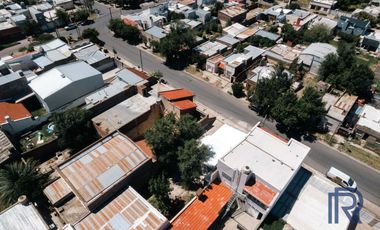 Casa en venta c/ cochera en Pacífico