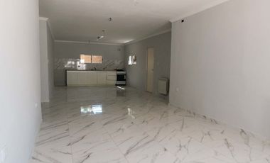Casa en venta c/ cochera en Pacífico