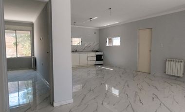 Casa en venta c/ cochera en Pacífico