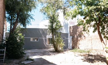 Casa en venta c/ cochera en Pacífico