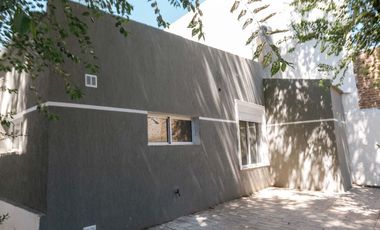 Casa en venta c/ cochera en Pacífico