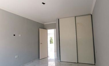 Casa en venta c/ cochera en Pacífico