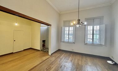 Casa en Arriendo en AMPLIA CASA A PASOS DE METRO ÑUBLE 4D+1B+2B