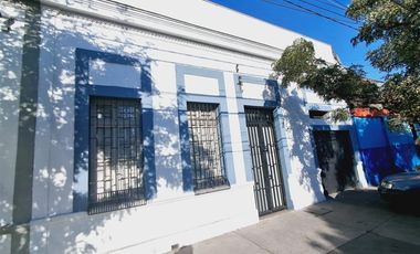 Casa en Arriendo en AMPLIA CASA A PASOS DE METRO ÑUBLE 4D+1B+2B