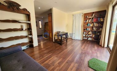 Casa en Venta en OPORTUNIDAD TERRENO CON CASA CURACAVI Condominio Bosques de Miraflores