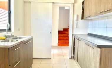 Casa en Arriendo en Avenida Santa Cruz 291. La Cruz