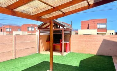 Casa en Arriendo en Avenida Santa Cruz 291. La Cruz