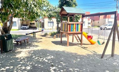 Casa en Arriendo en Avenida Santa Cruz 291. La Cruz