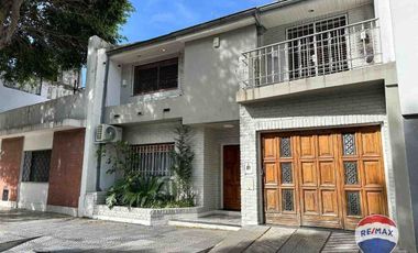 CASA EN VENTA 6 AMBIENTES BARRACAS CON COCHERA